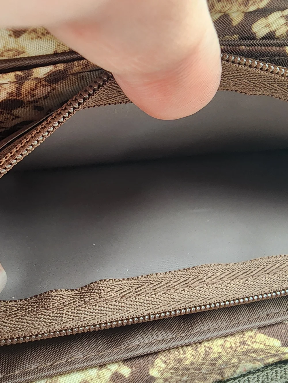 Nicole Miller New York Brown Men’s Crossbody Wallet